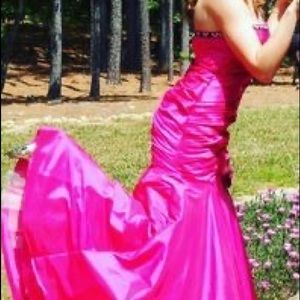 Pink mermaid style prom dress
Size 6